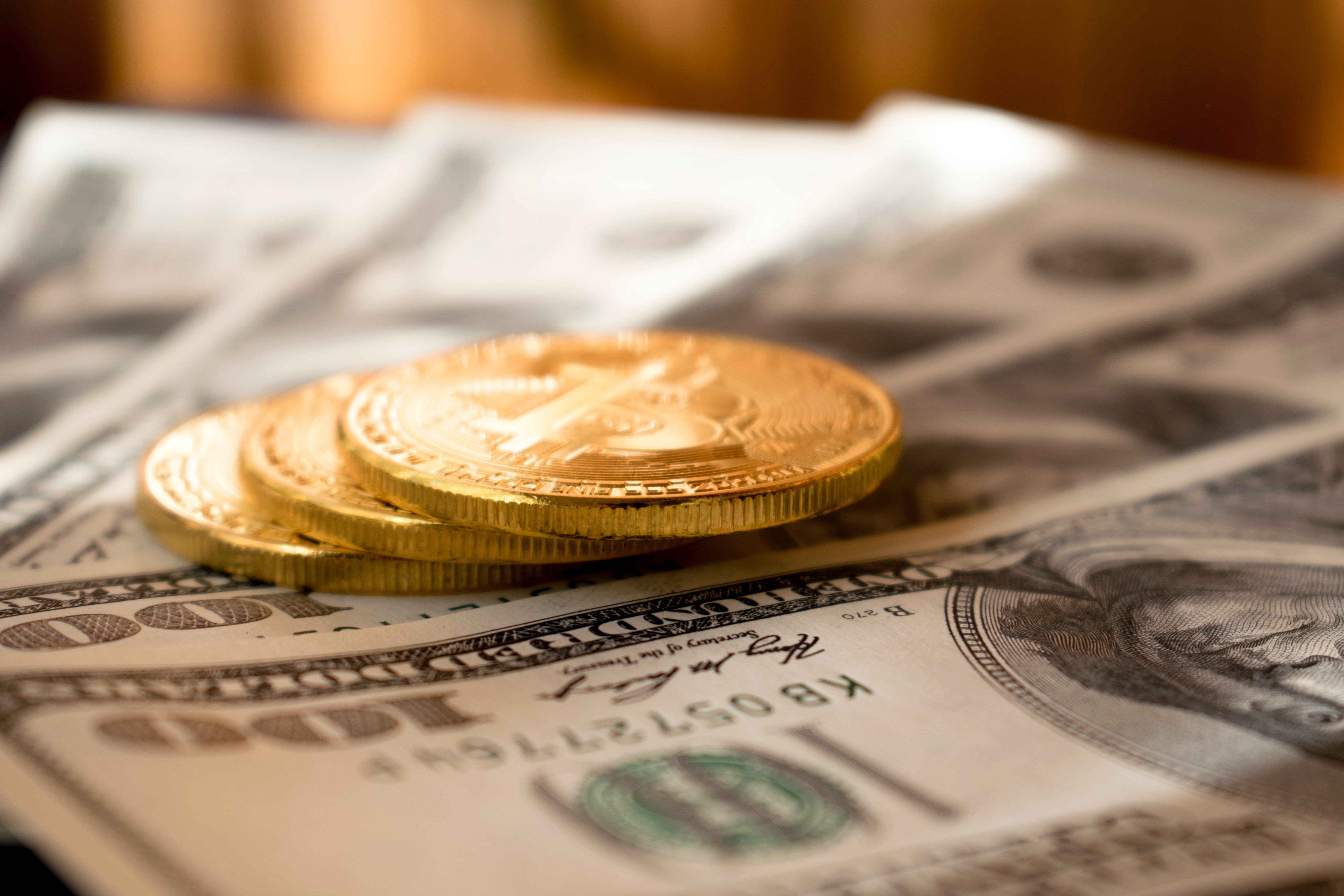 Bitcoin, Dollar